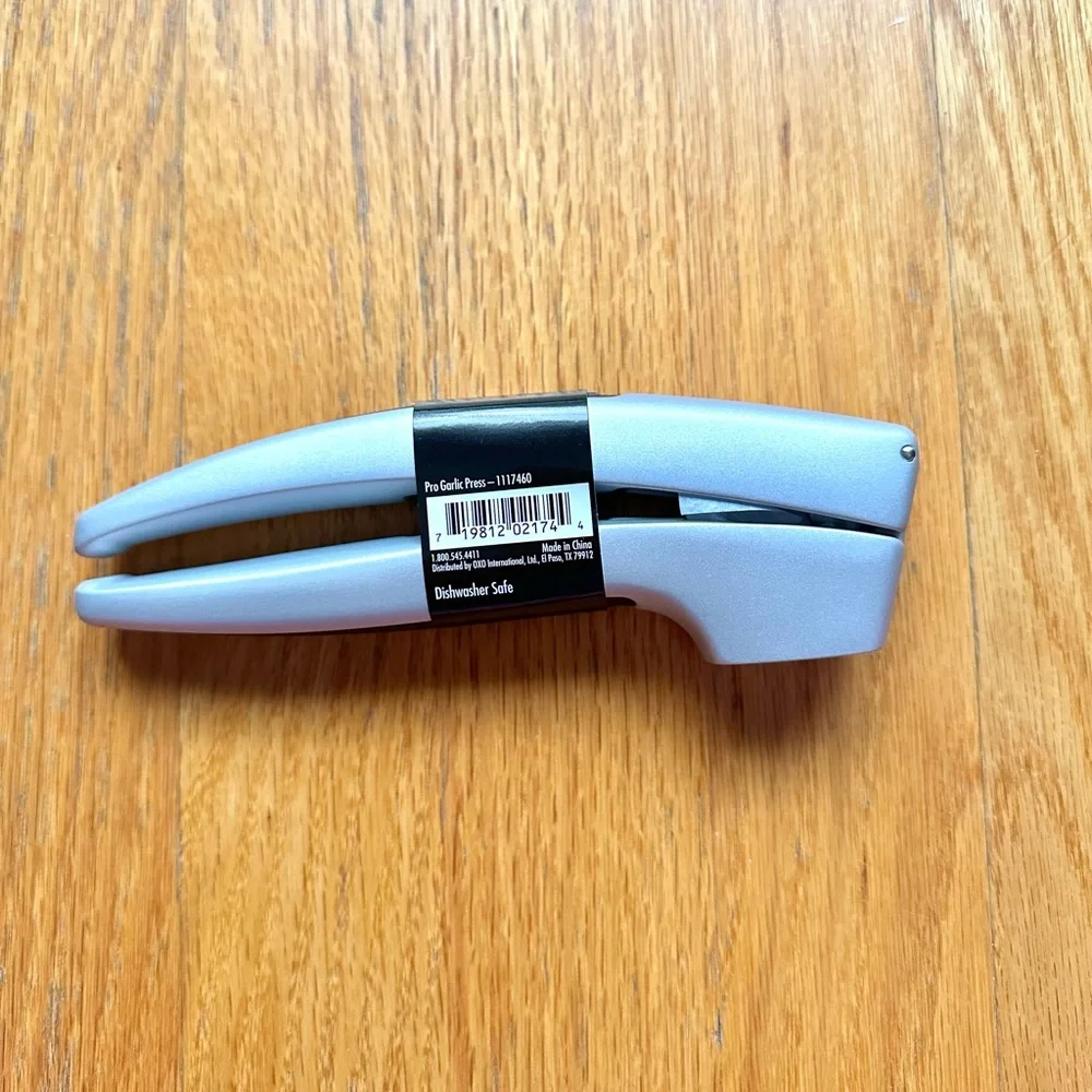 NEW OXO Garlic Press